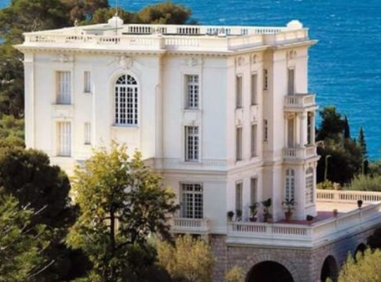 Villák és hírességek házak Olaszországban, Franciaországban
